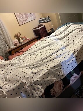 Pottery Barn Kids ~White Sheet with Navy Blue Stars~Twin Flat~100% Cotton